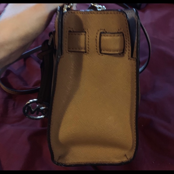 Michael Kors cross body handbag - Picture 5 of 8